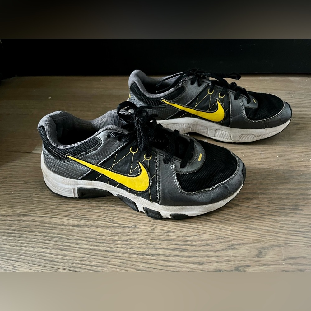 Nike T Run 5 Athletic Shoe. Size 5.5.